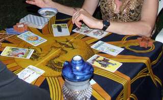 immagine raffigurante una stesura delle carte secondo lo schema della piramide